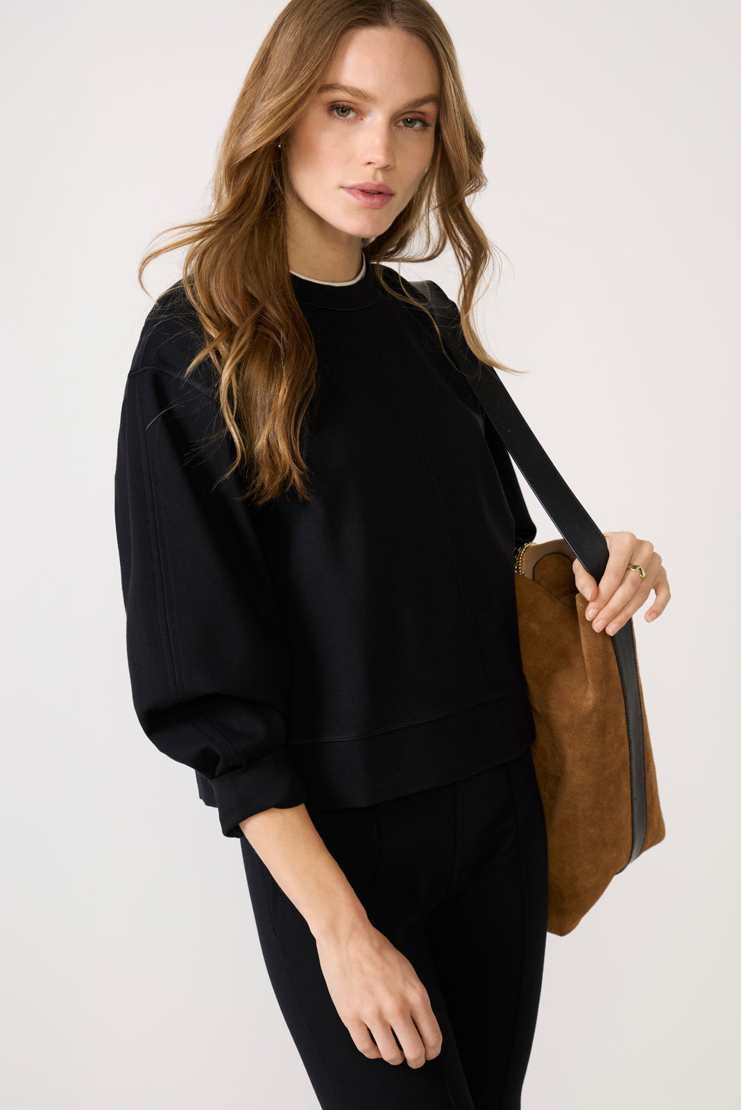 Top de mujer de manga larga con cuello redondo