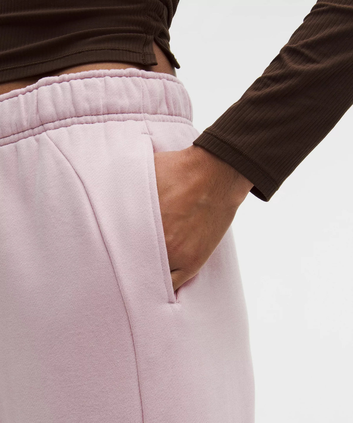 Pantalón deportivo de corte amplio de tiro medio
