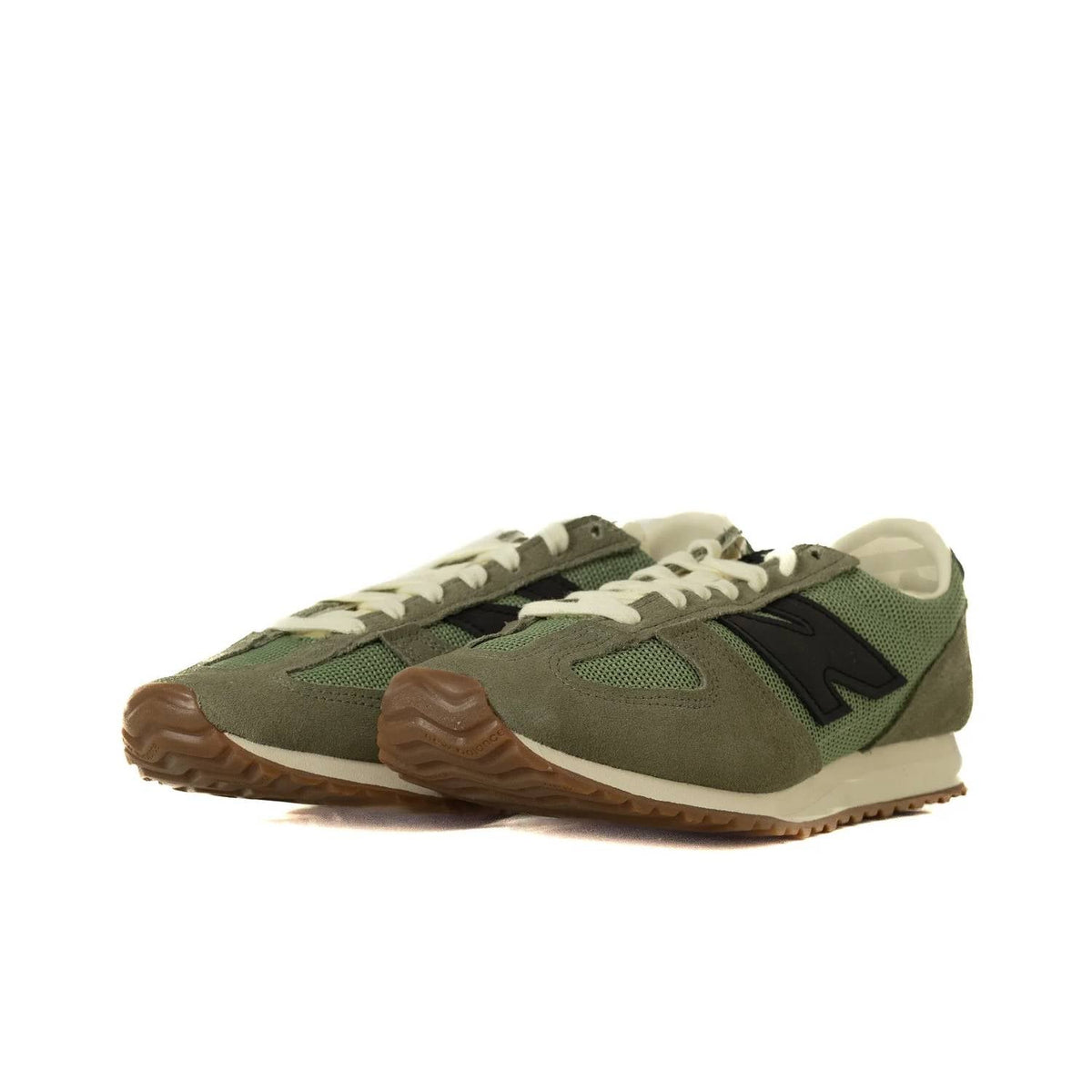 Tenis de hombre color verde