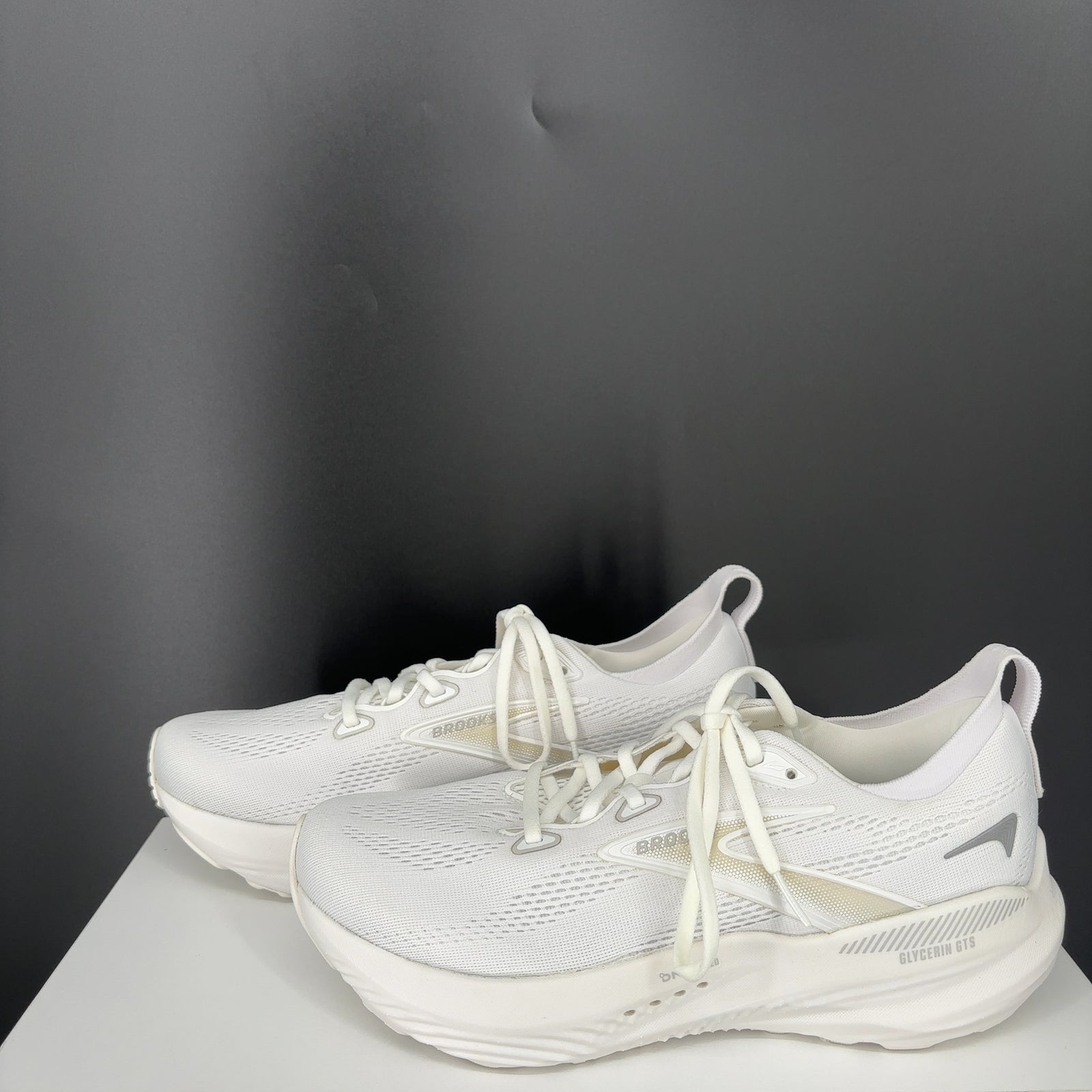 Tenis para correr color blanco y gris