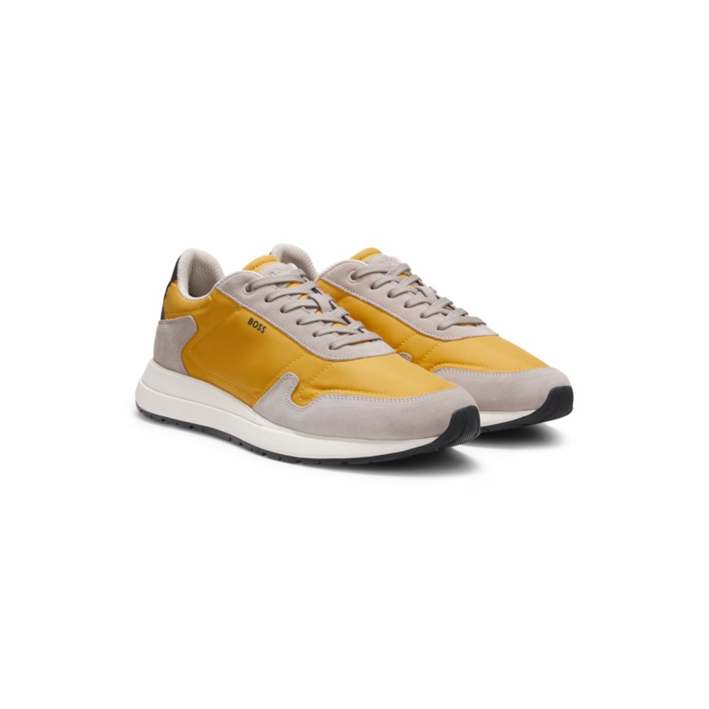 Tenis de gamuza con cordones