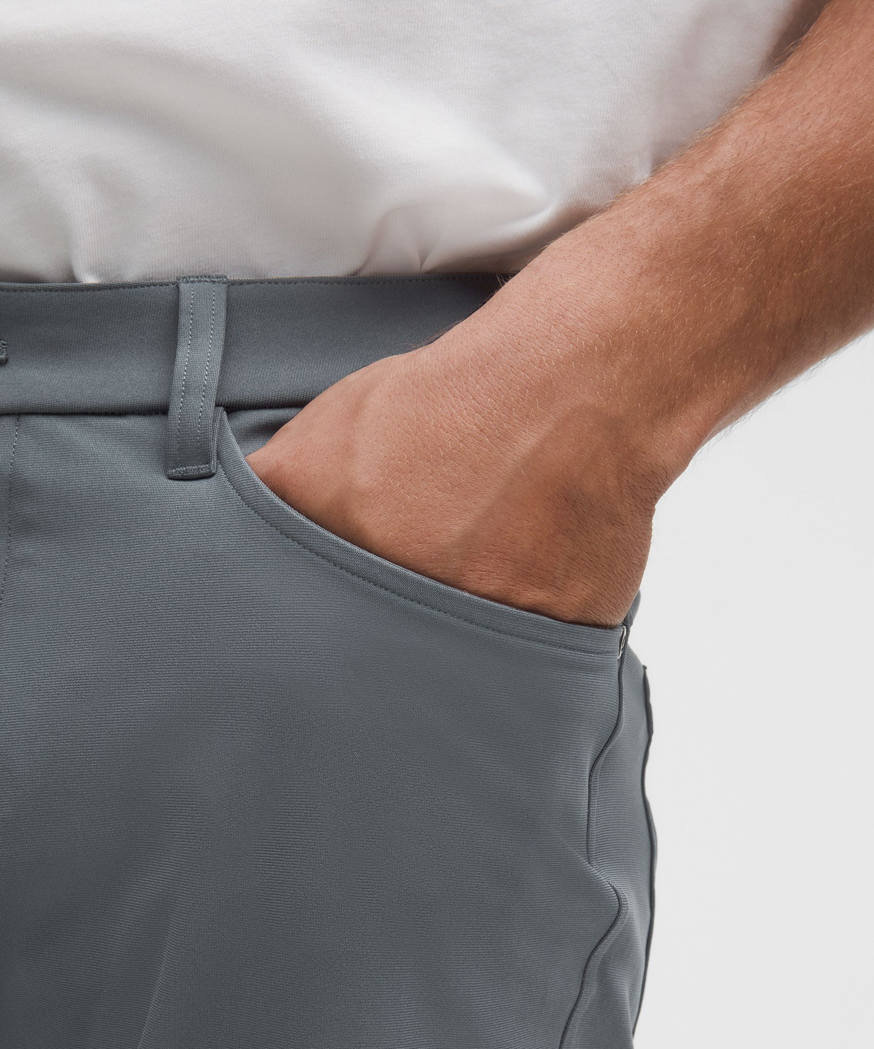 Pantalón de corte ajustado