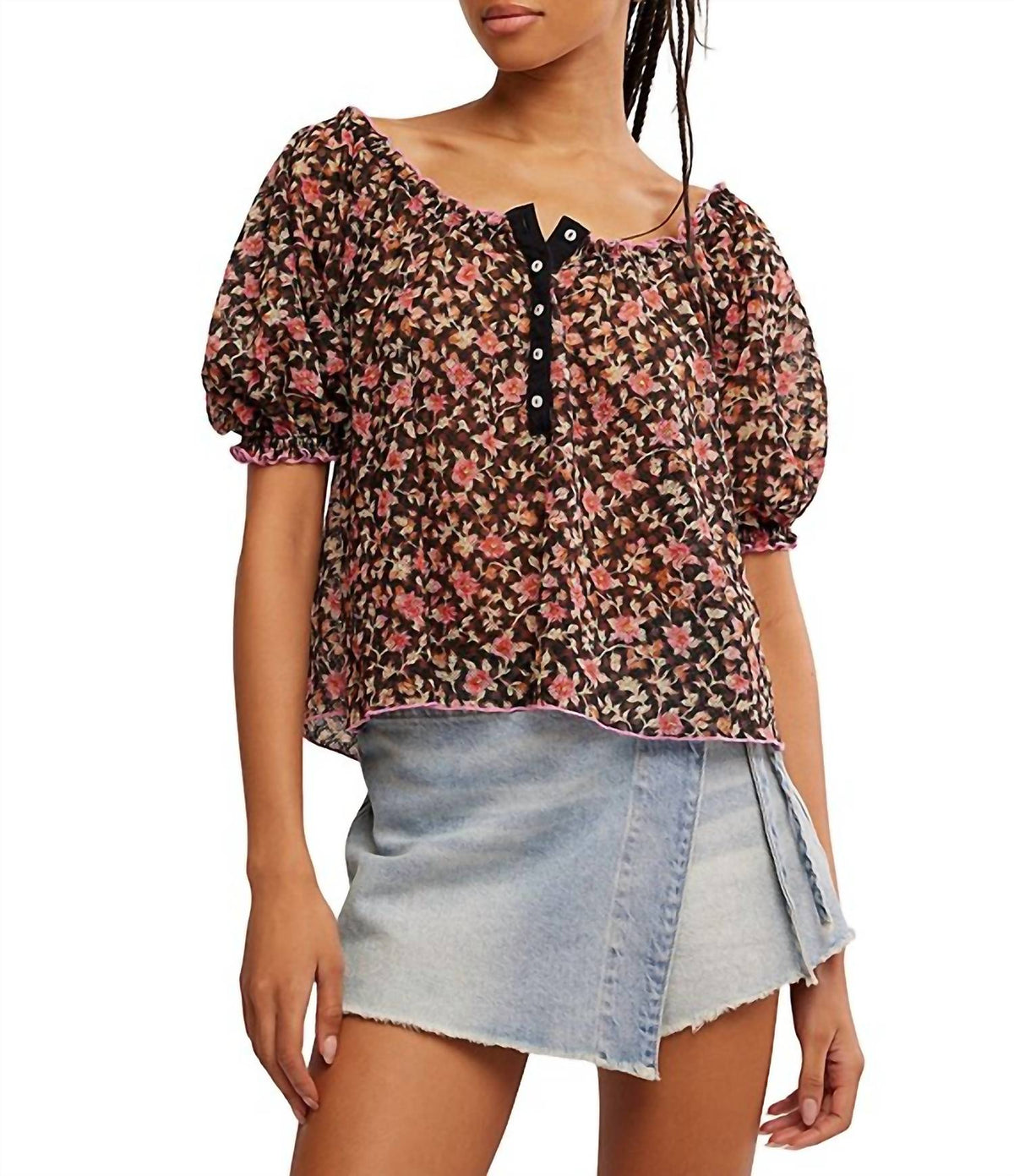 Top con estampado floral color negro