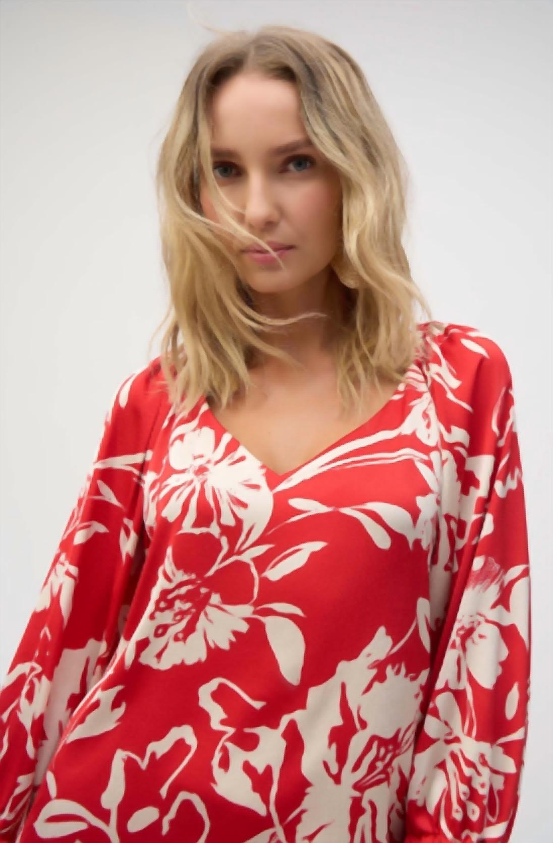 Suéter con cuello en V con estampado floral color rojo y crema