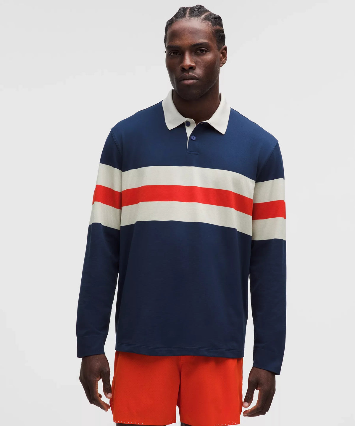 Polo de corte amplio