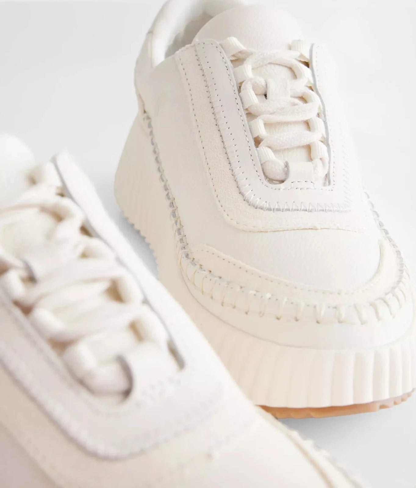 Tenis de mujer de cuero con plataforma color blanco
