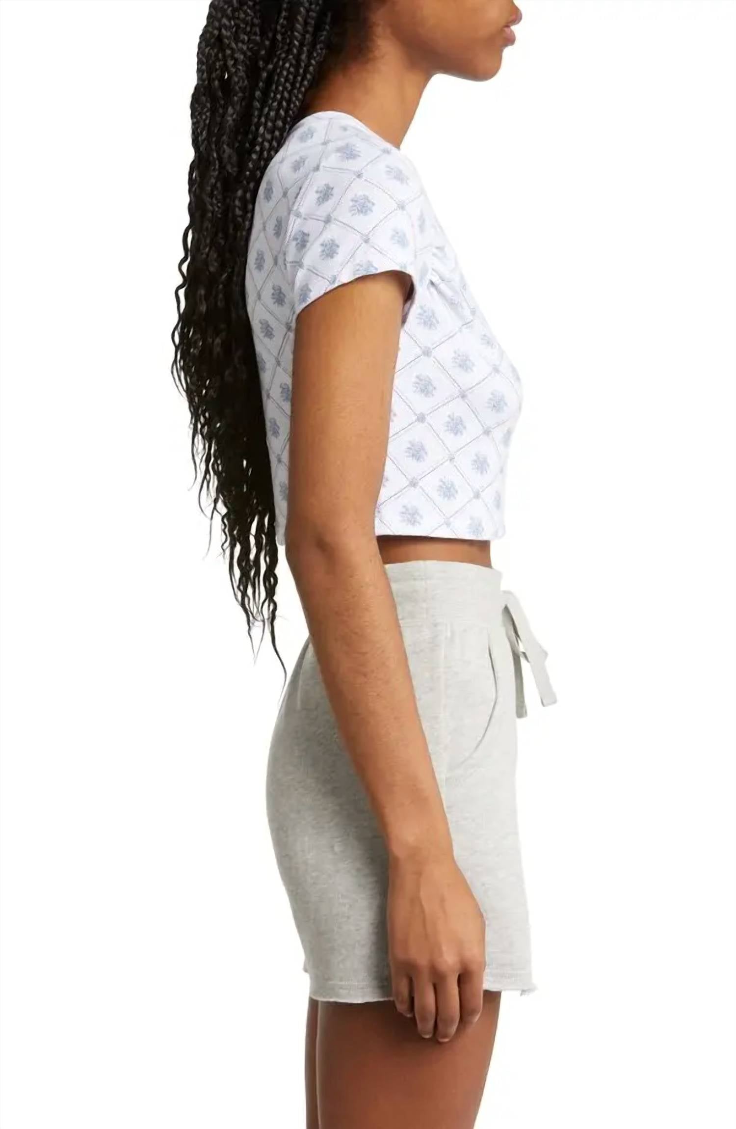 Camiseta para bebé con estampado floral color marfil
