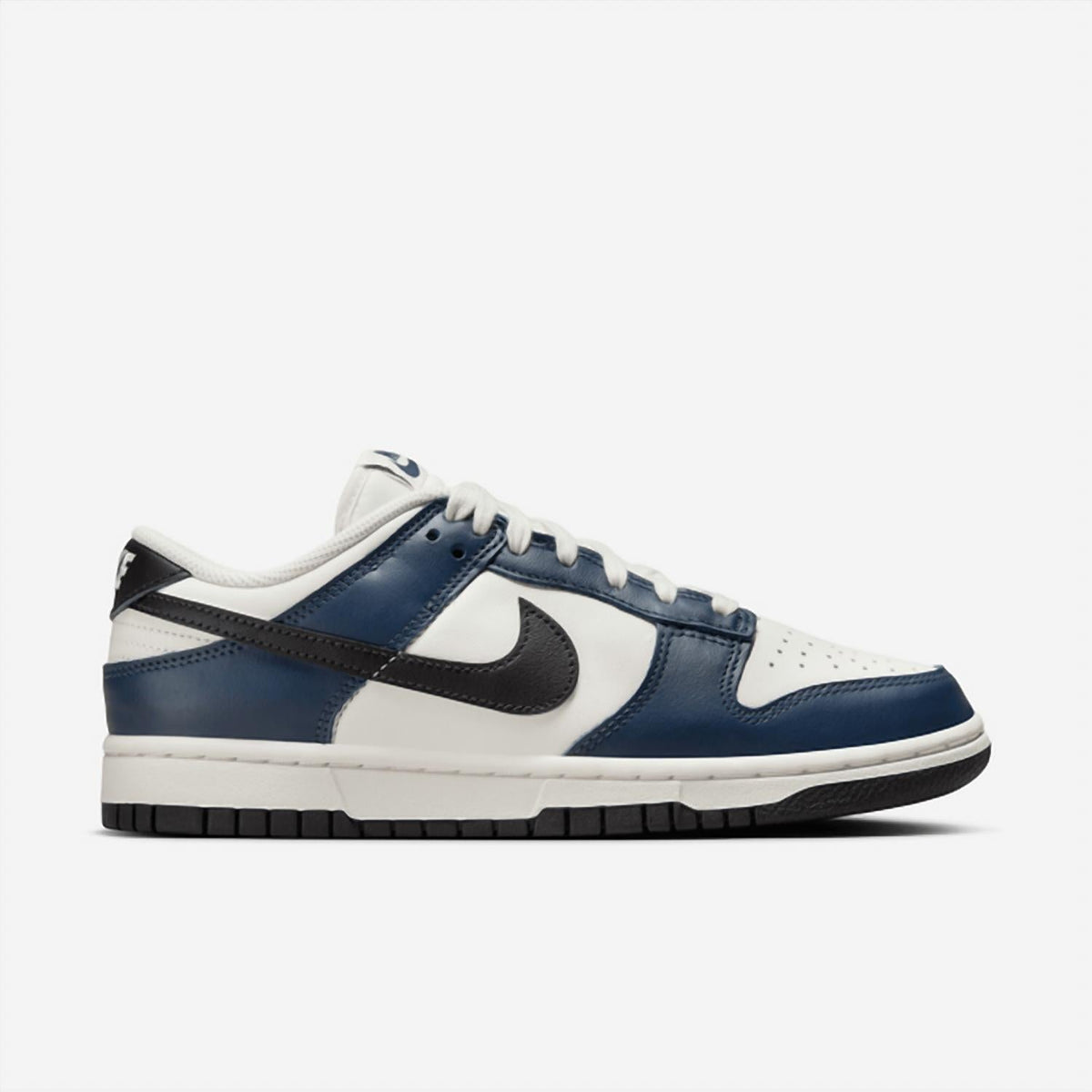 Tenis de mujer color azul marino y negro