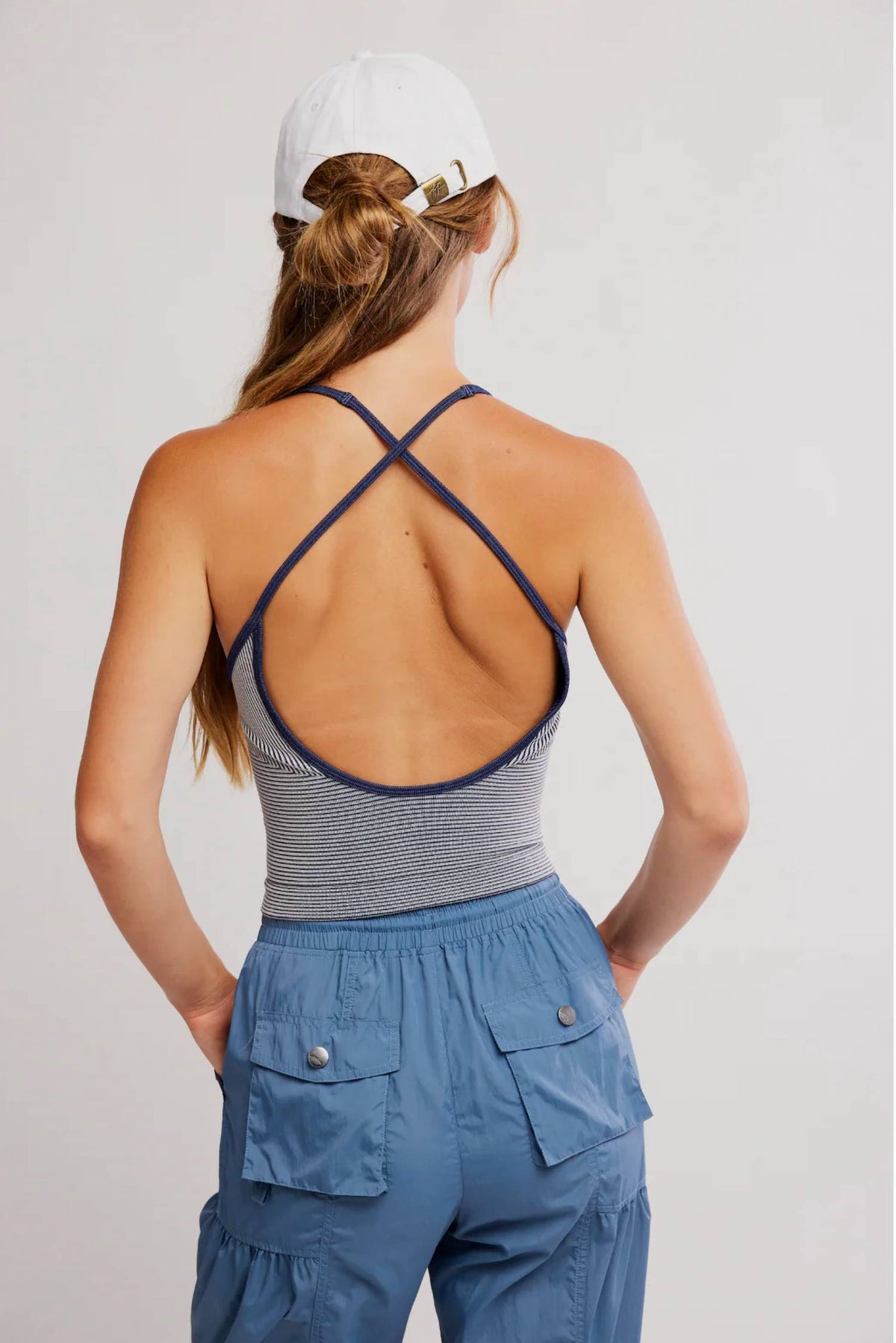 Top con pliegues color azul marino