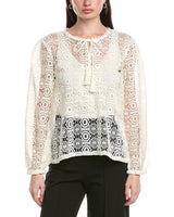 Vince Camuto con Encaje Circular y Borla