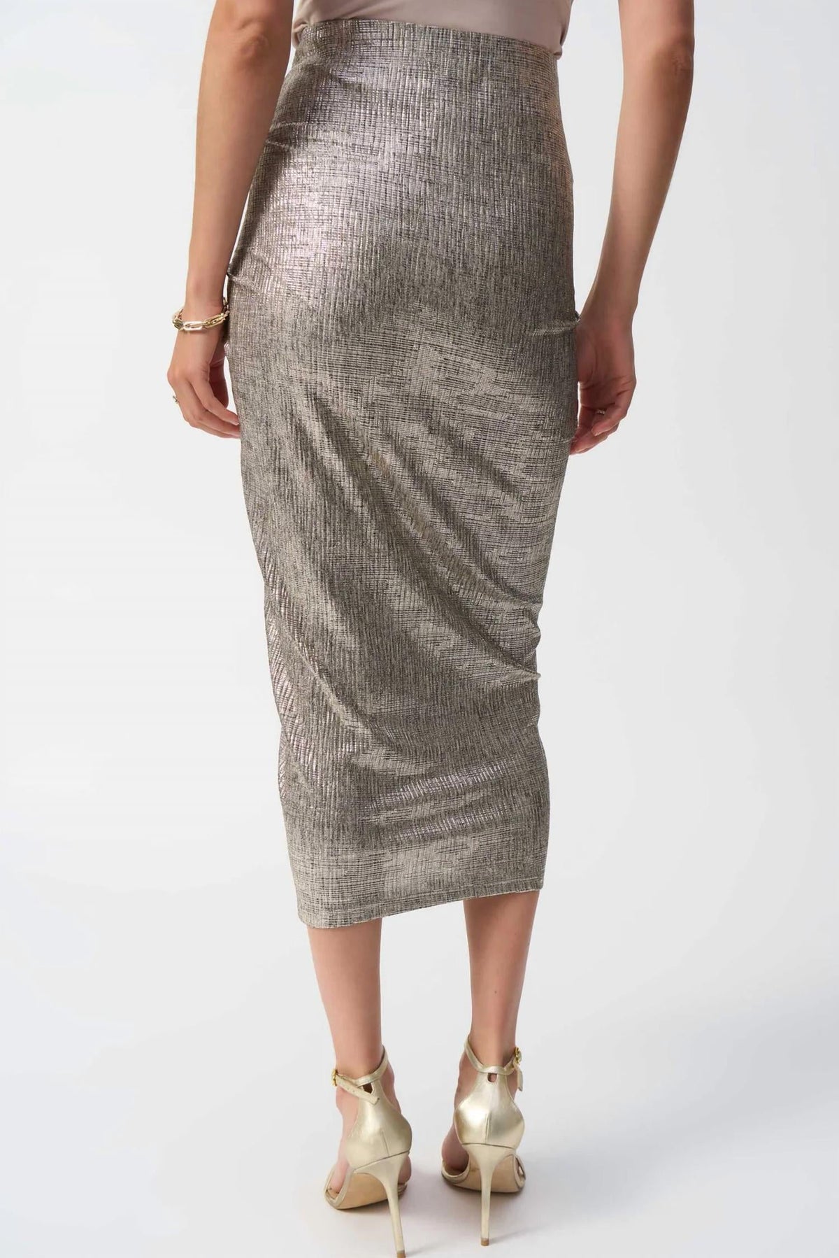 Falda color beige y dorado