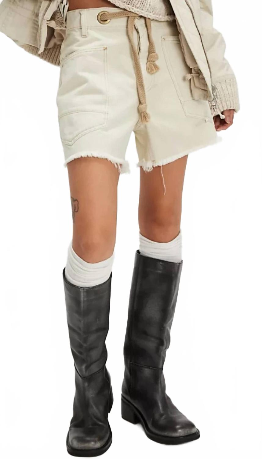 Short color blanco