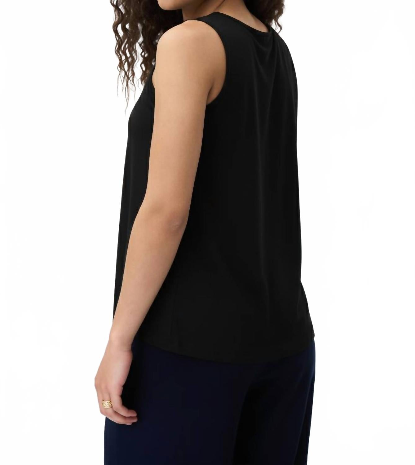 Camiseta sin mangas color negro