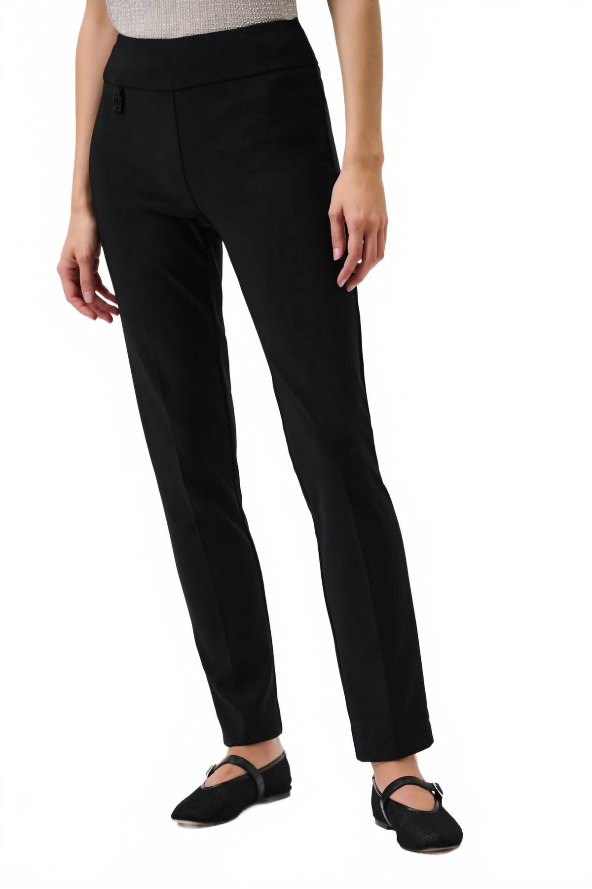 Pantalón de corte ajustado color negro