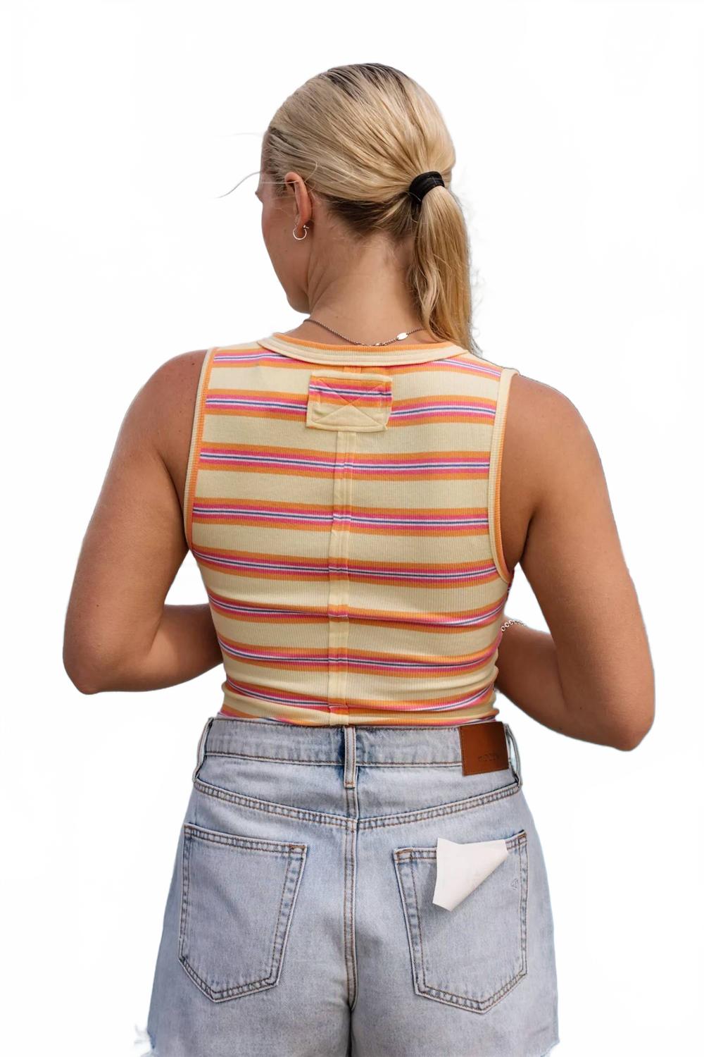 Camiseta sin mangas a rayas color amarillo