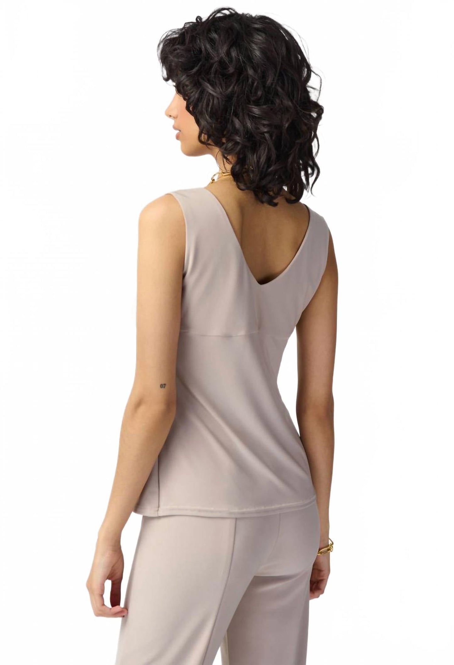 Camiseta sin mangas con cuello en V