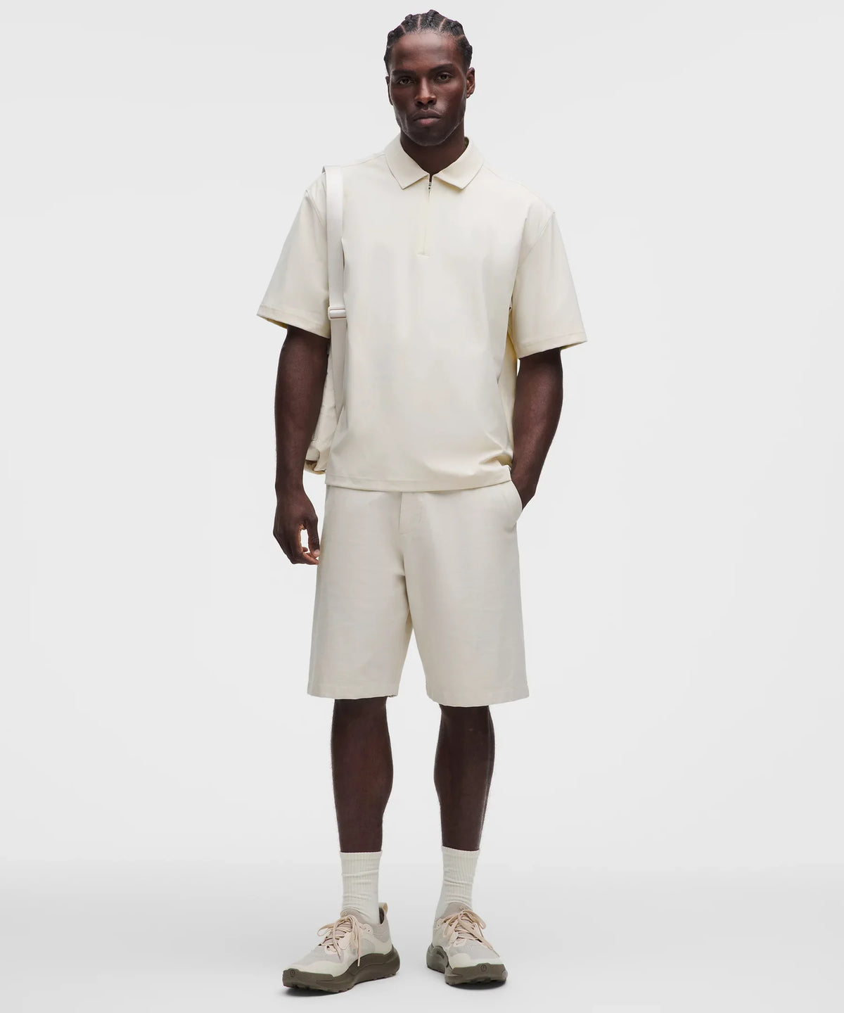 Polo de corte amplio