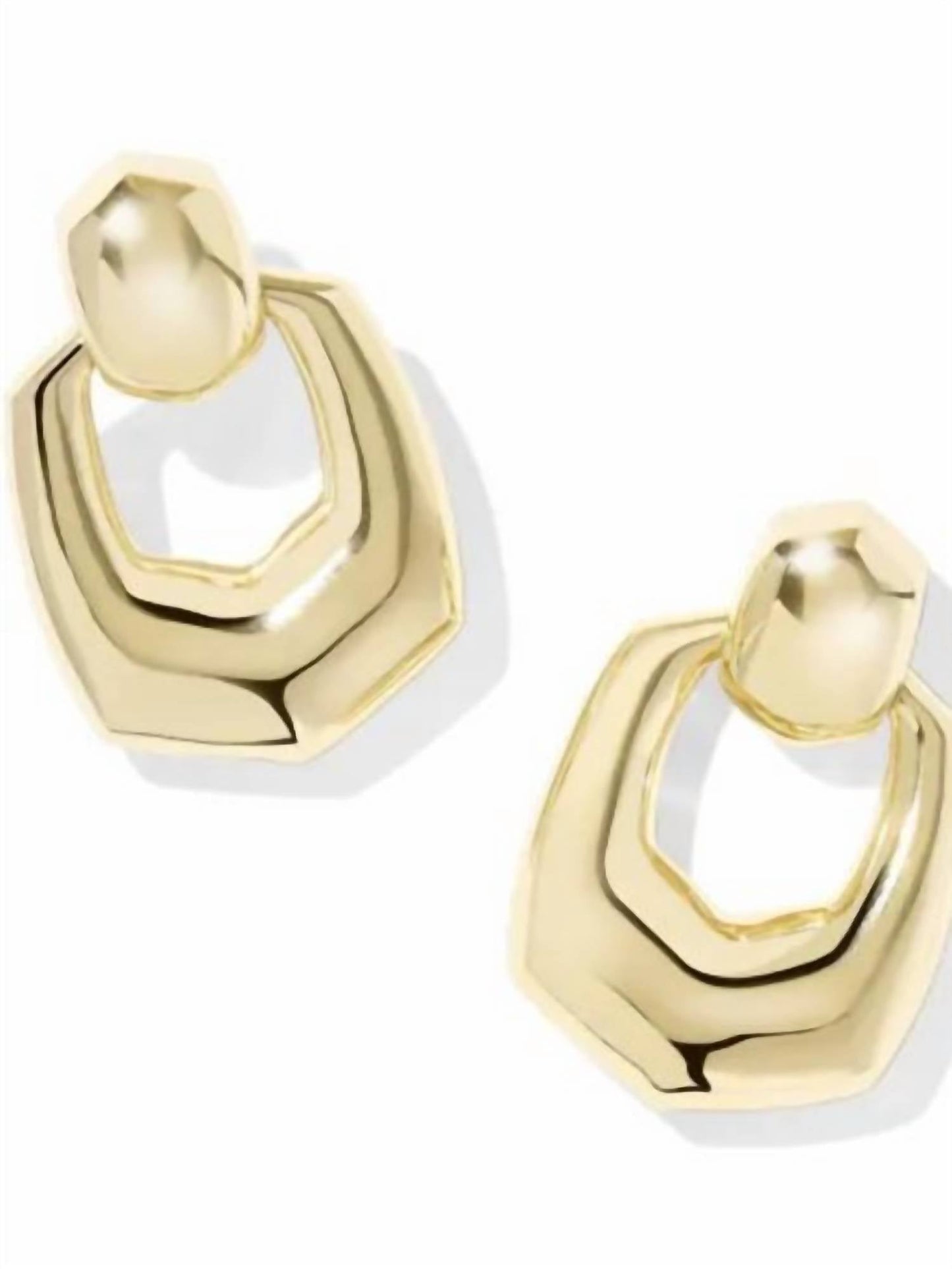 Aretes de mujer color dorado