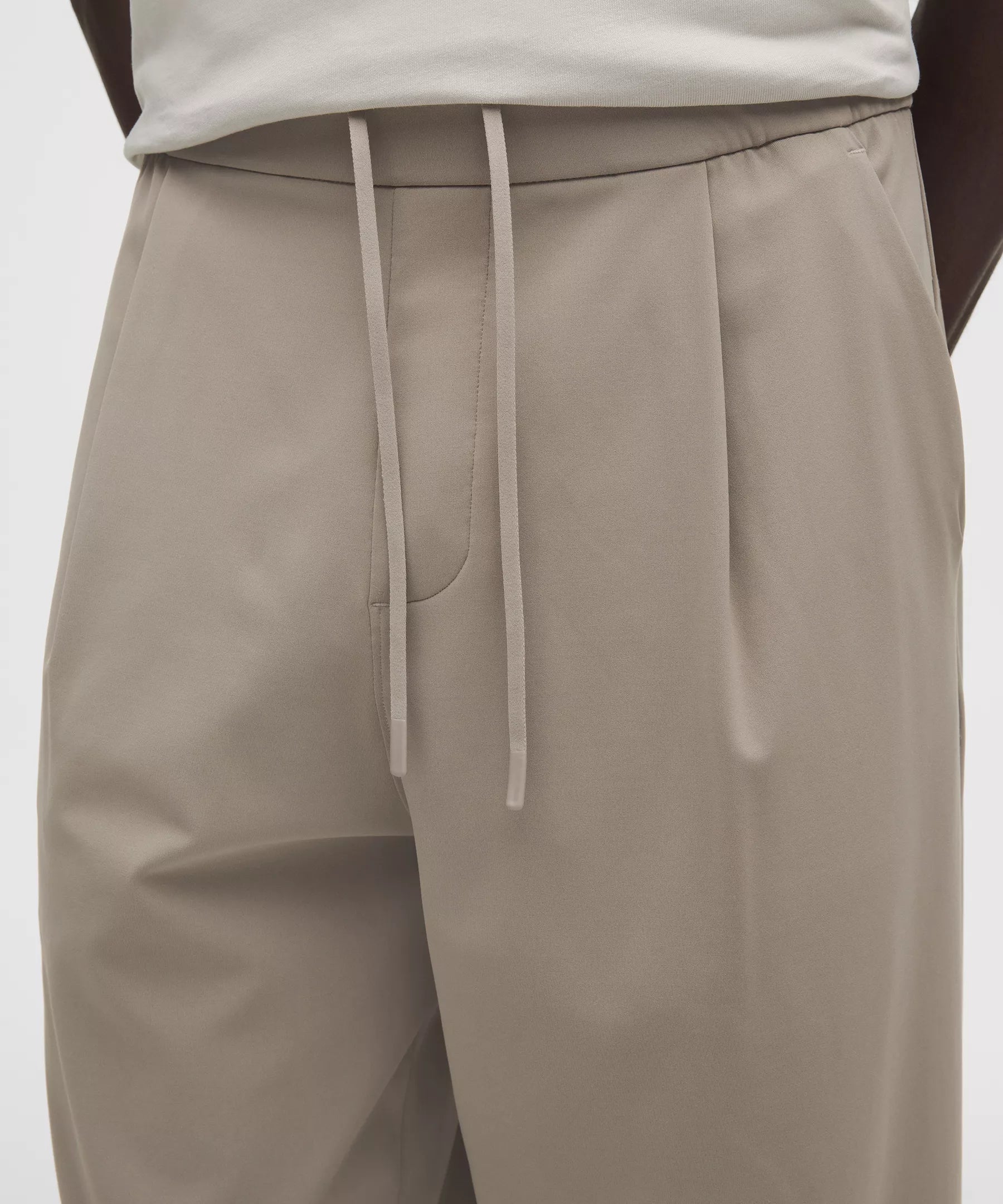Pantalón de hombre de corte amplio con pliegues