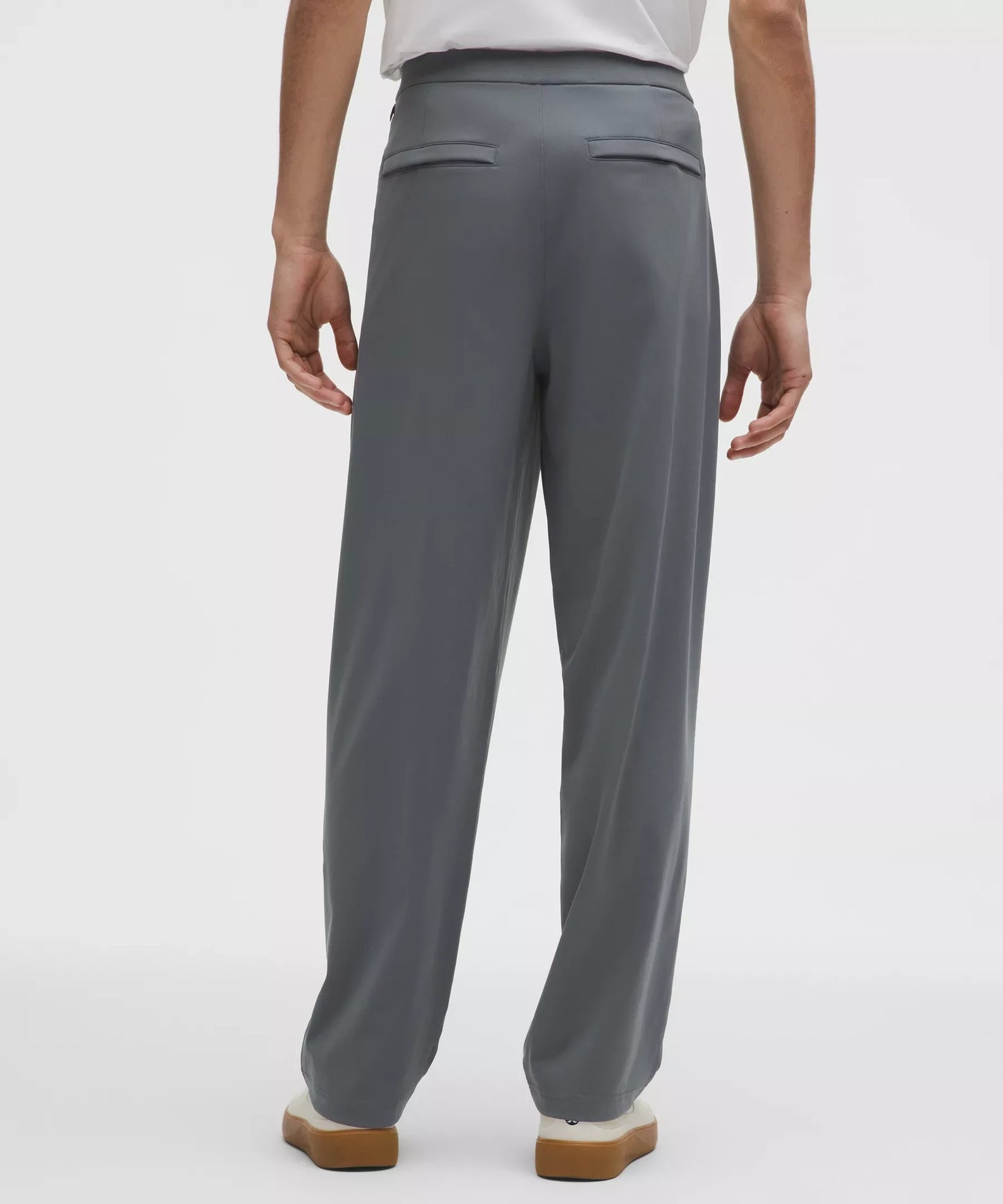 Pantalón de hombre de corte amplio con pliegues