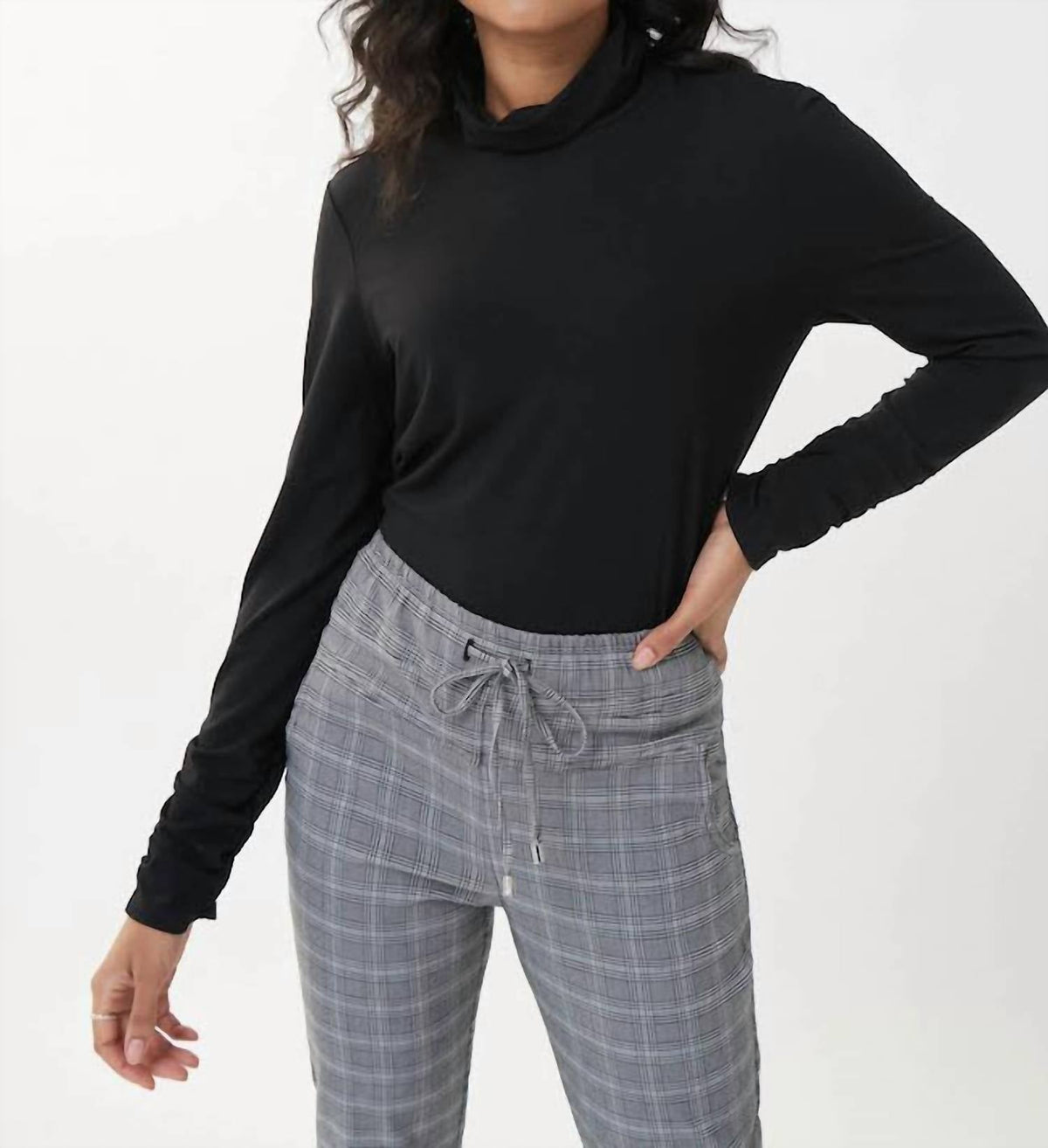 Top con cuello alto color negro