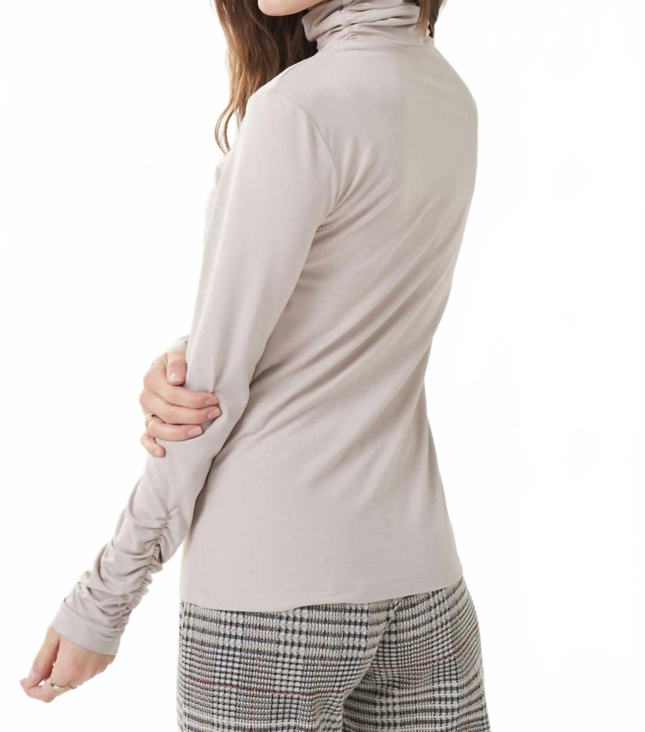 Top con cuello alto