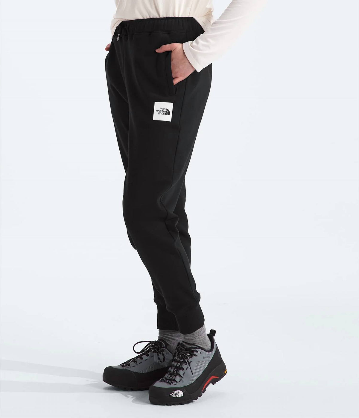 Pantalón deportivo color negro