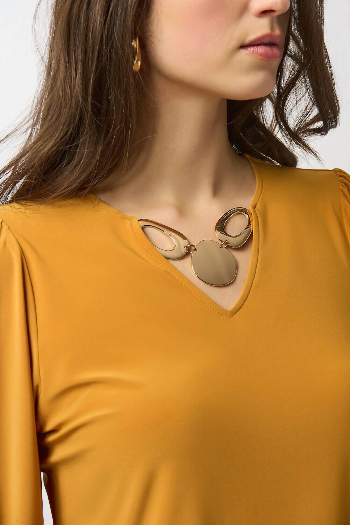 Top con cuello en V