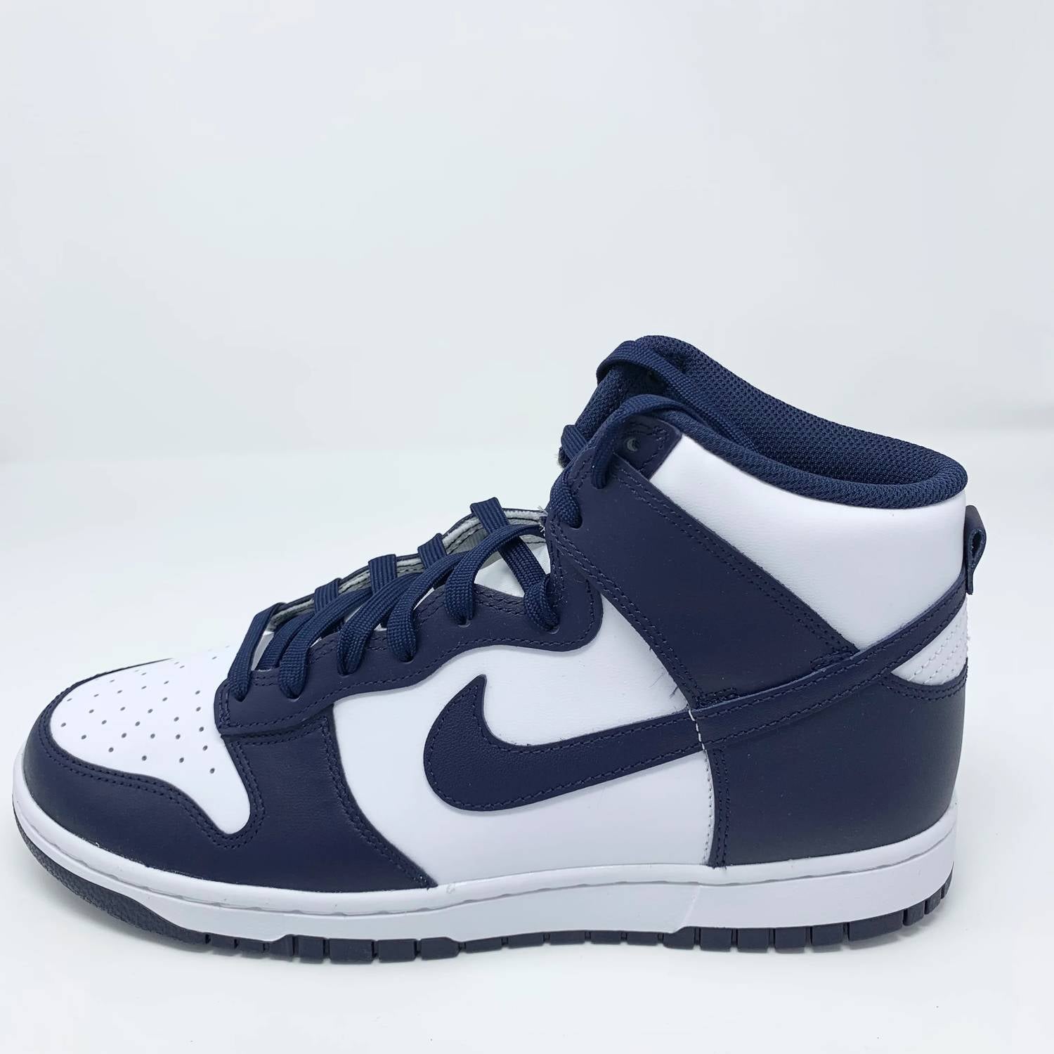Tenis de hombre color azul marino