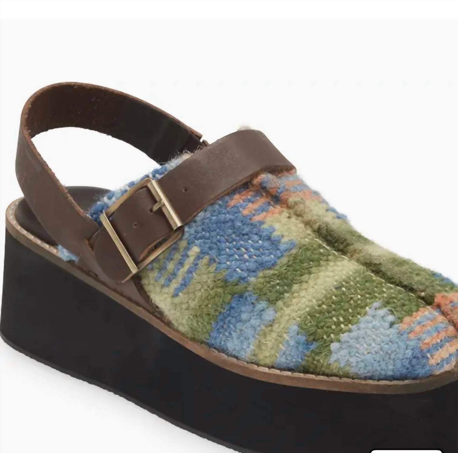 Zapatos destalonados con plataforma color azul