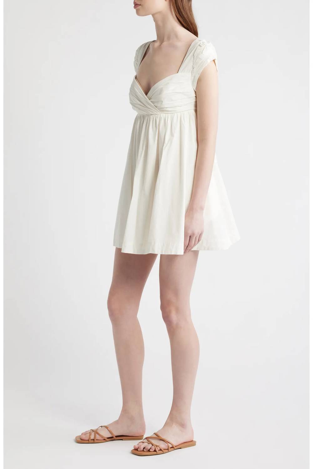 Vestido con espalda descubierta color marfil