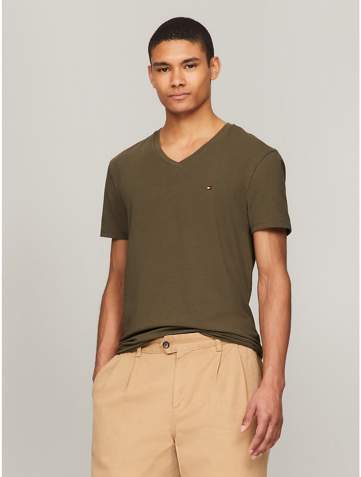Camiseta de hombre con cuello en V de corte ajustado