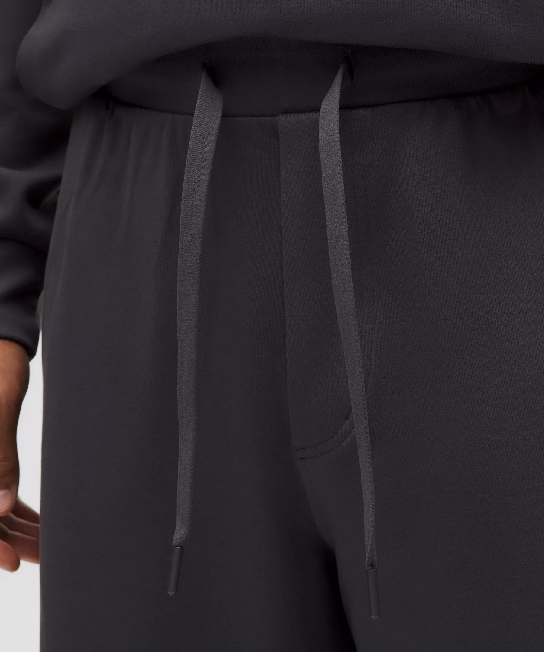 Pantalón deportivo de corte amplio