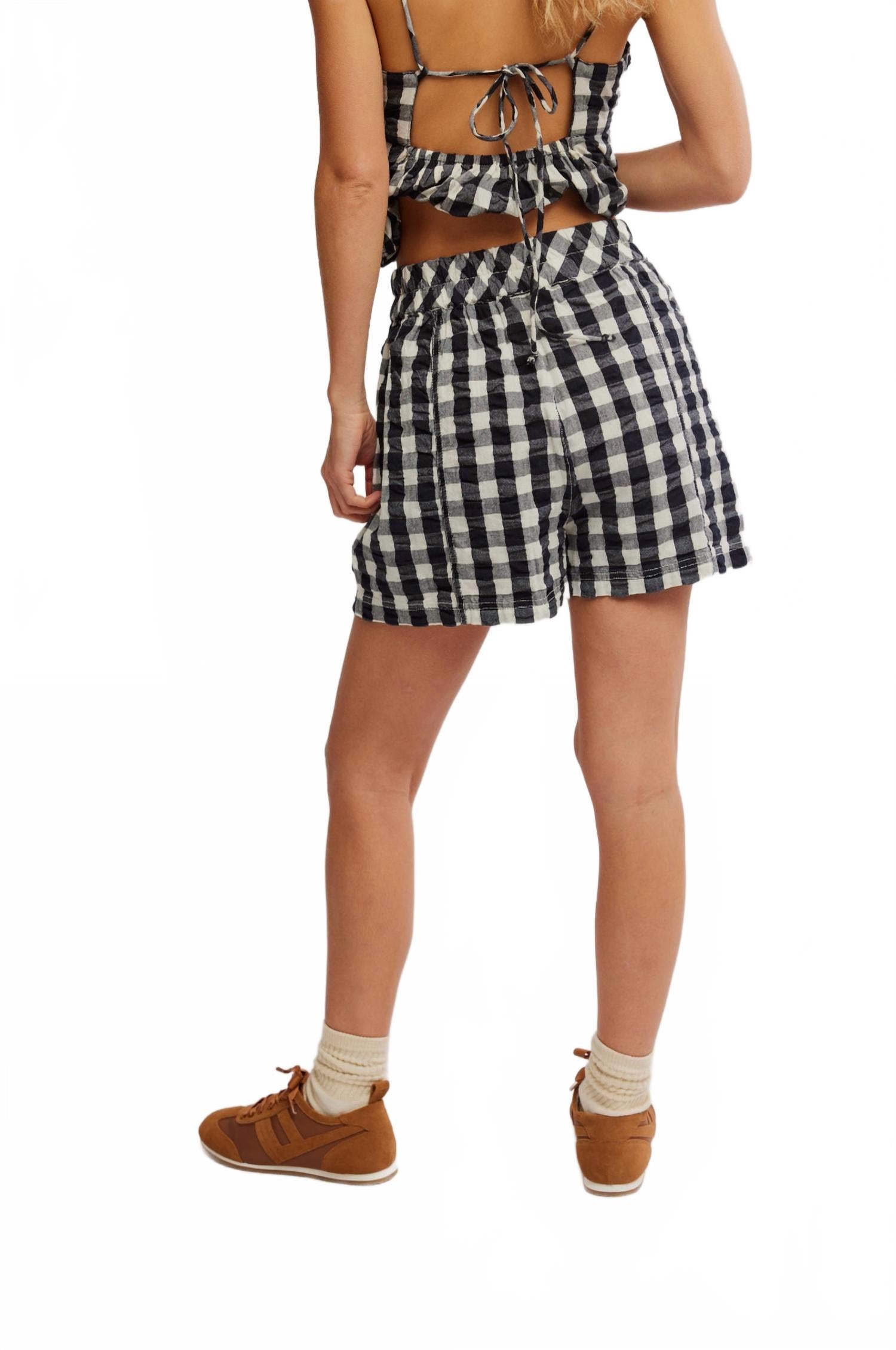 Short color negro