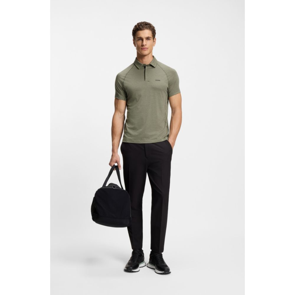 Polo de corte ajustado