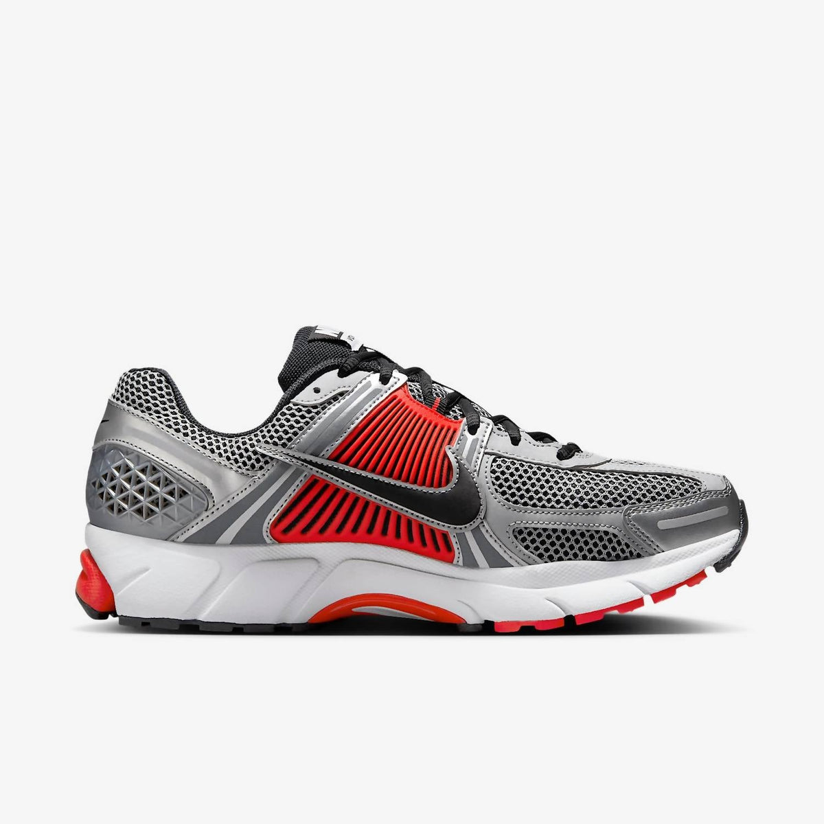 Tenis de hombre color negro y plateado