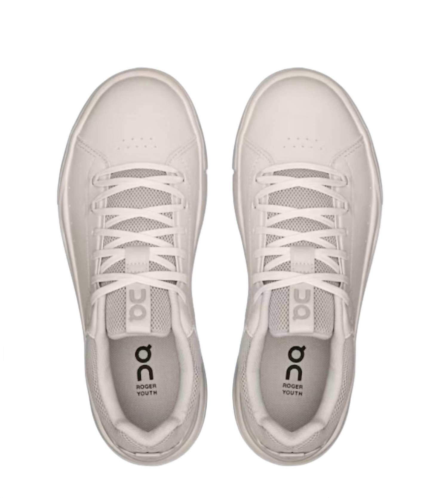 Tenis infantil color plateado