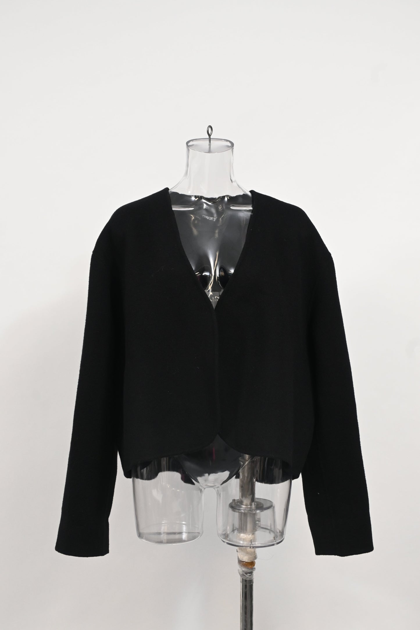 Chaqueta de lana con cuello en V color negro