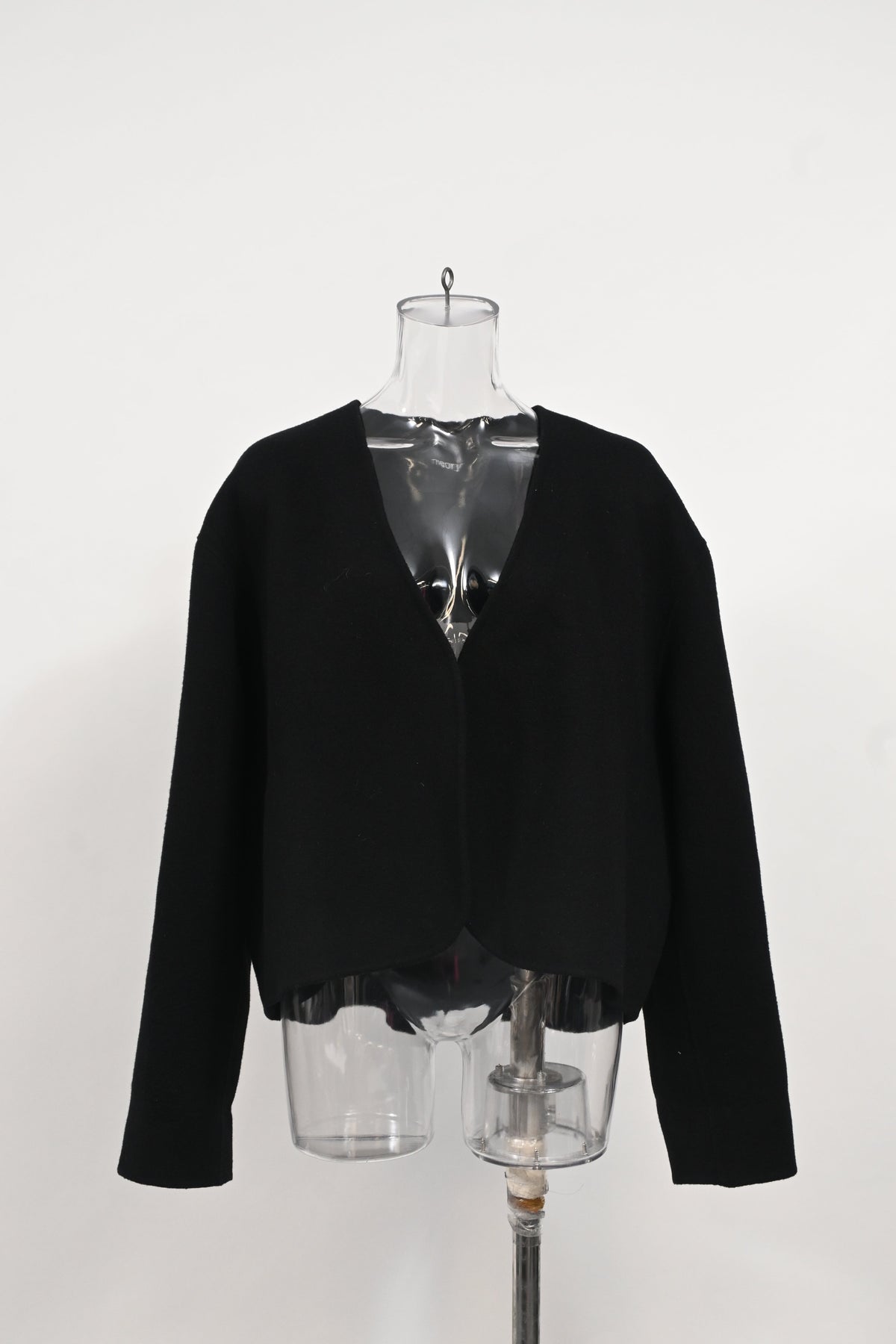 Chaqueta de lana con cuello en V color negro