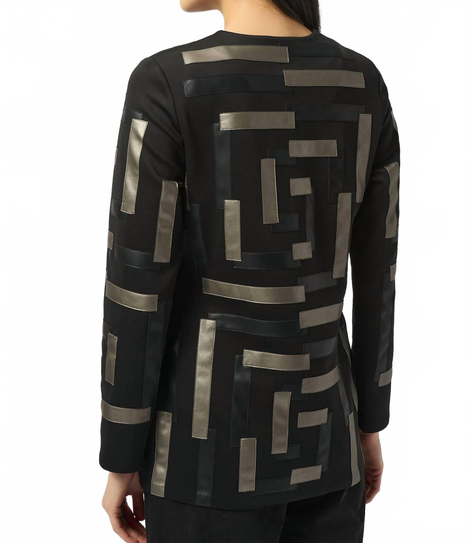 Chaqueta color negro
