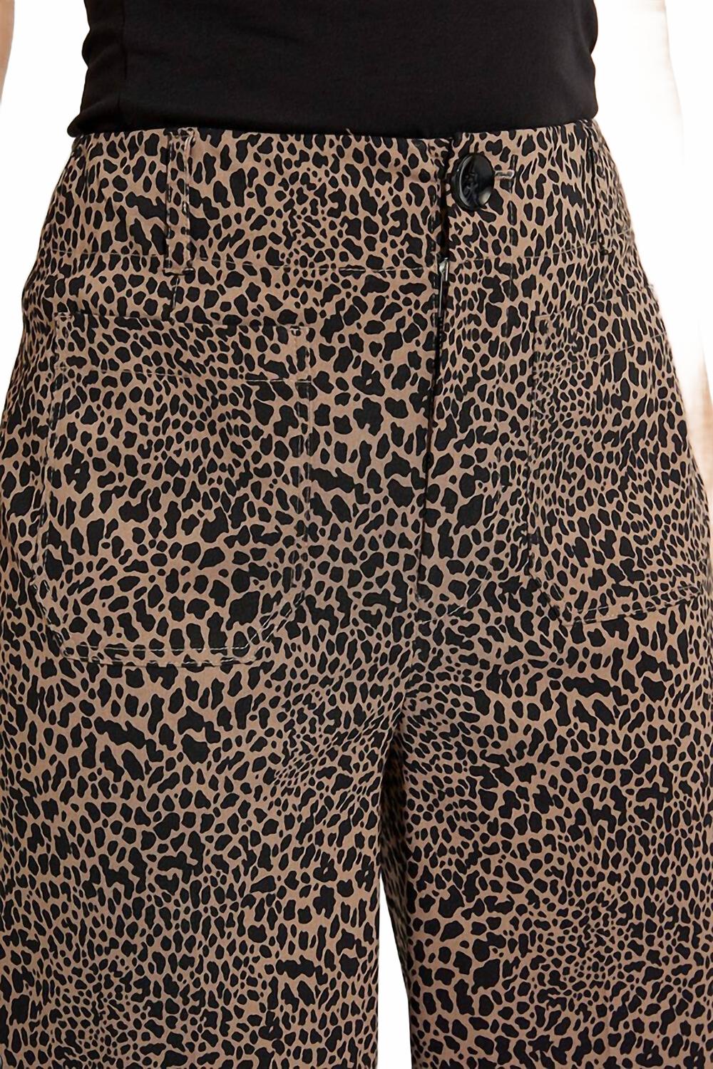 Pantalón de pierna ancha con estampado animal color negro y café