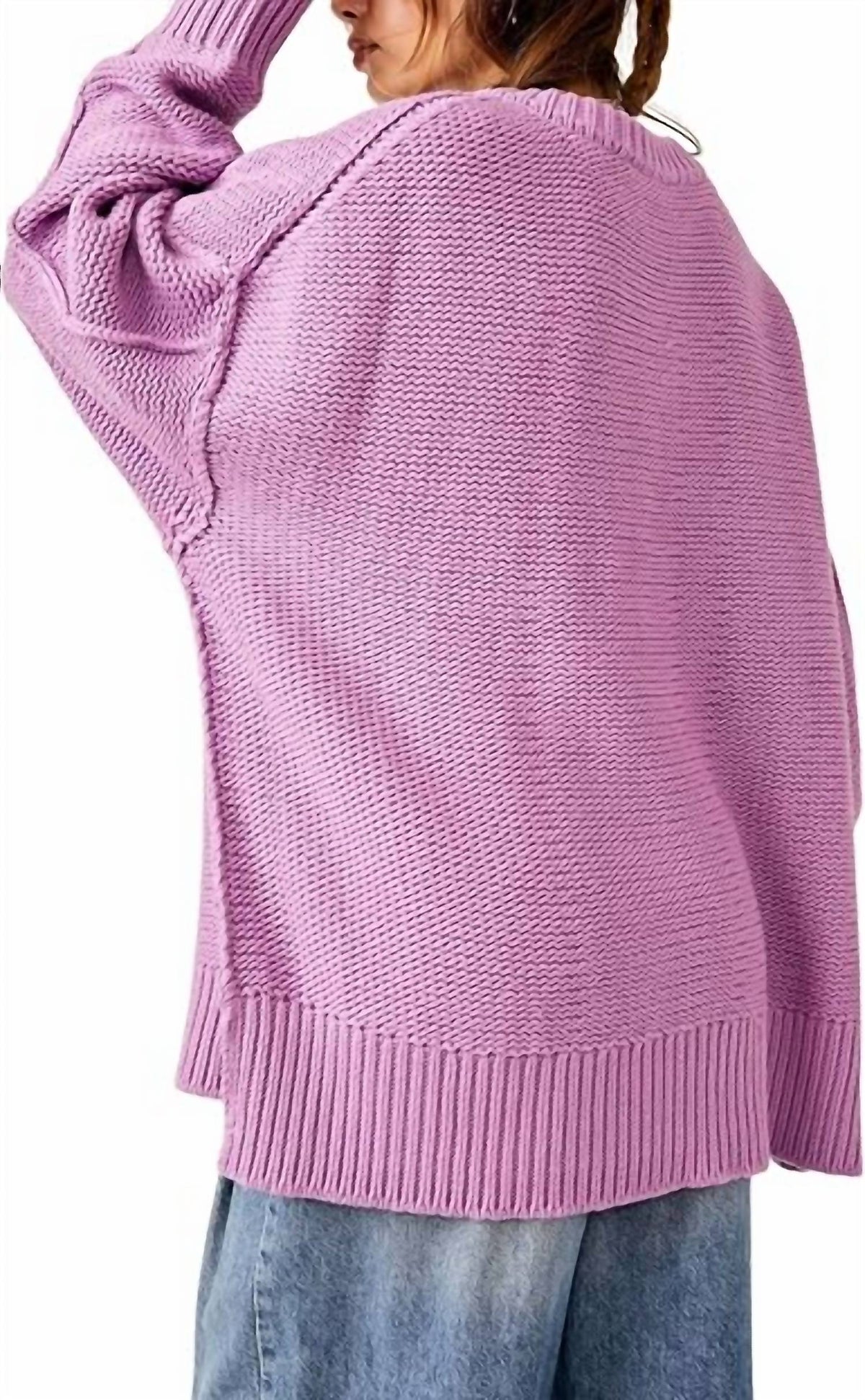 Suéter con cuello en V color violeta