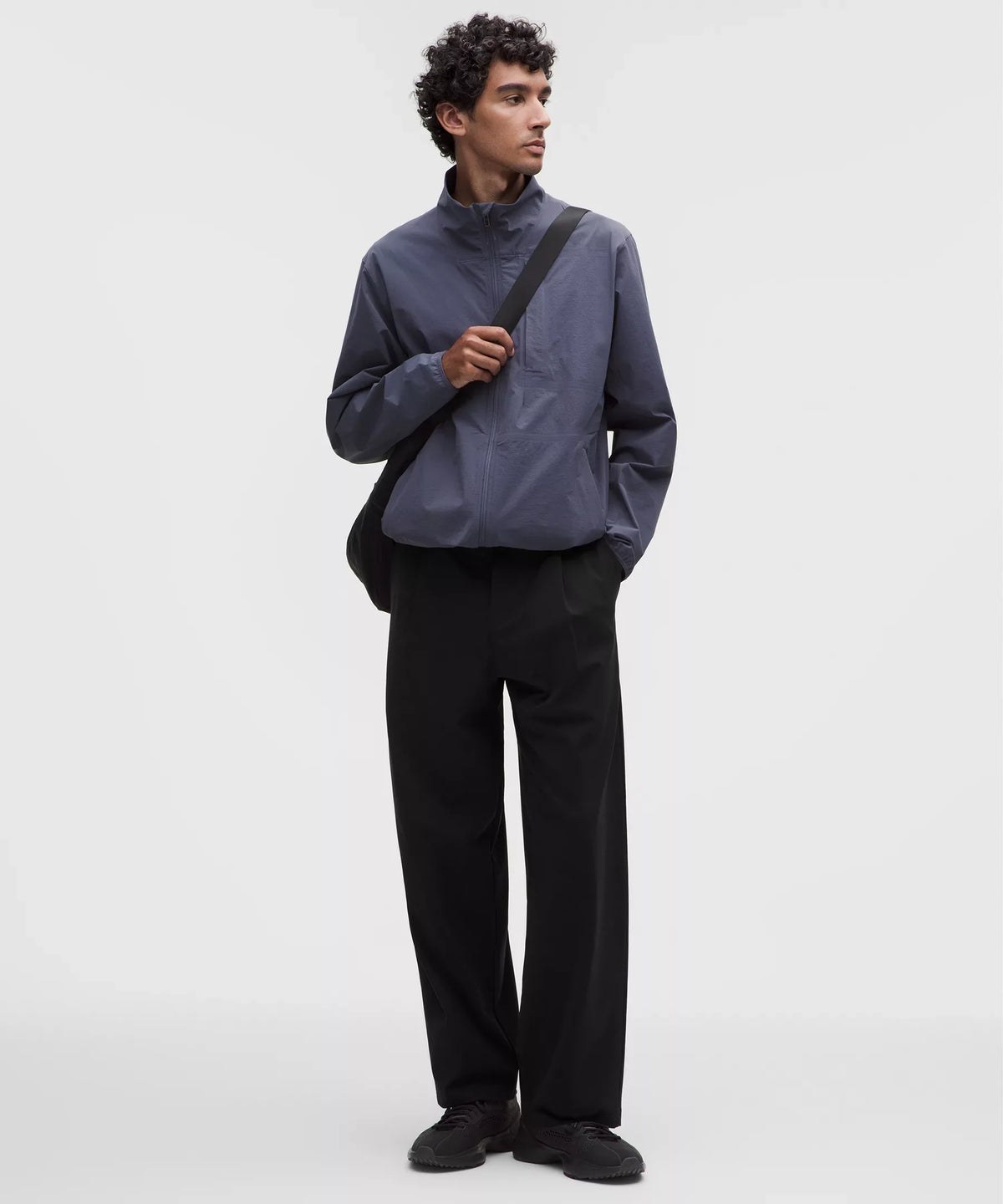 Pantalón de hombre de corte amplio con pliegues