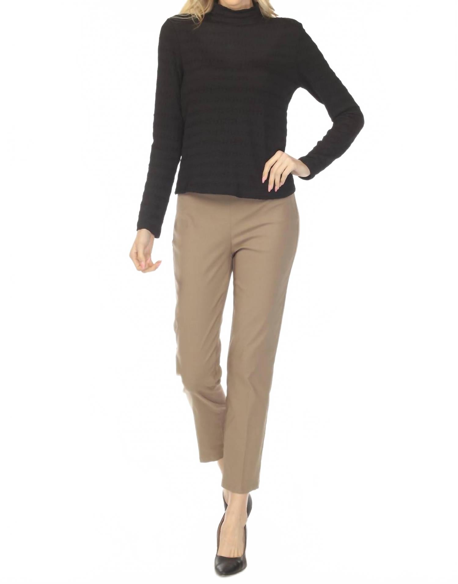 Top con cuello alto color negro
