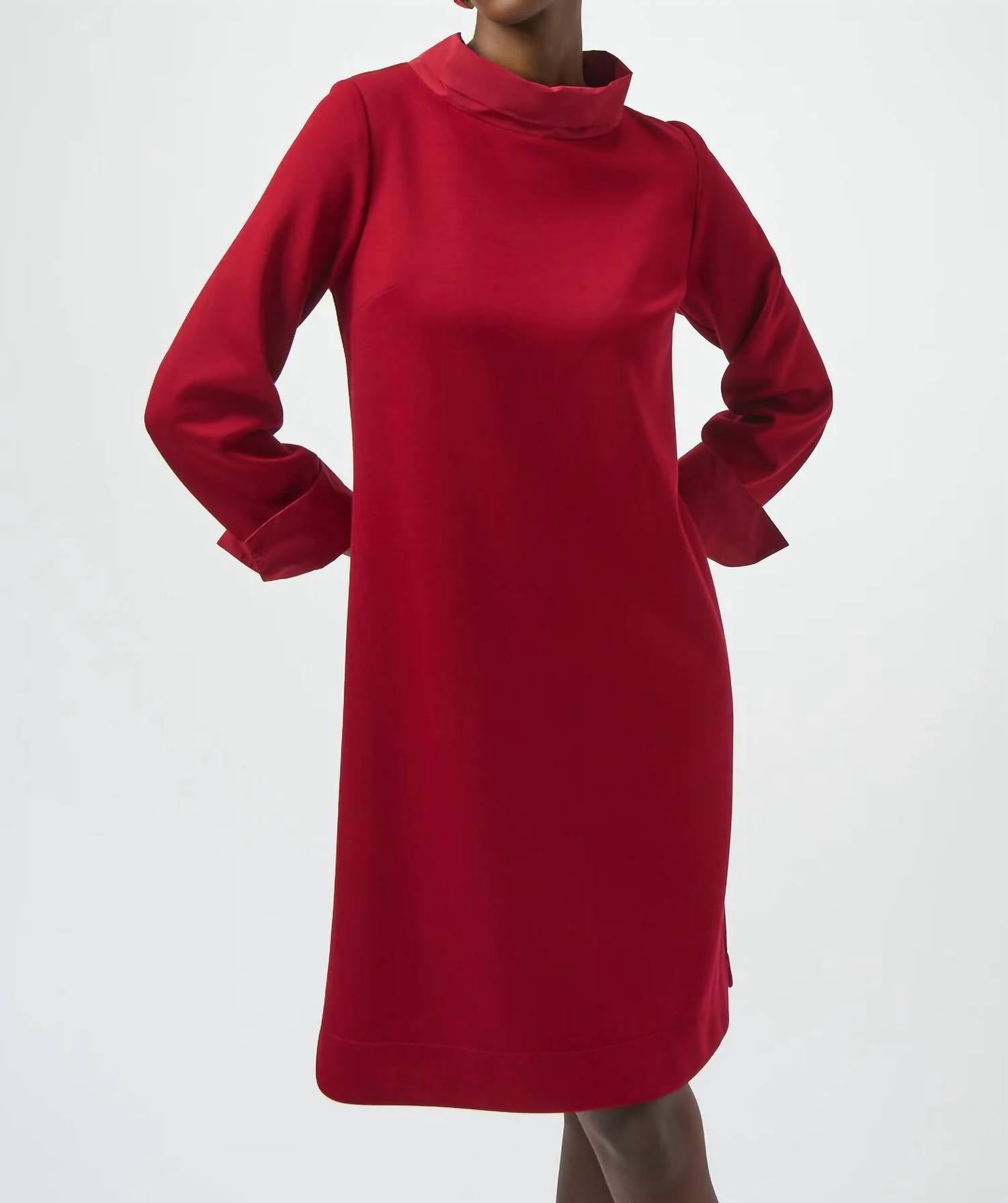 Vestido con cuello alto