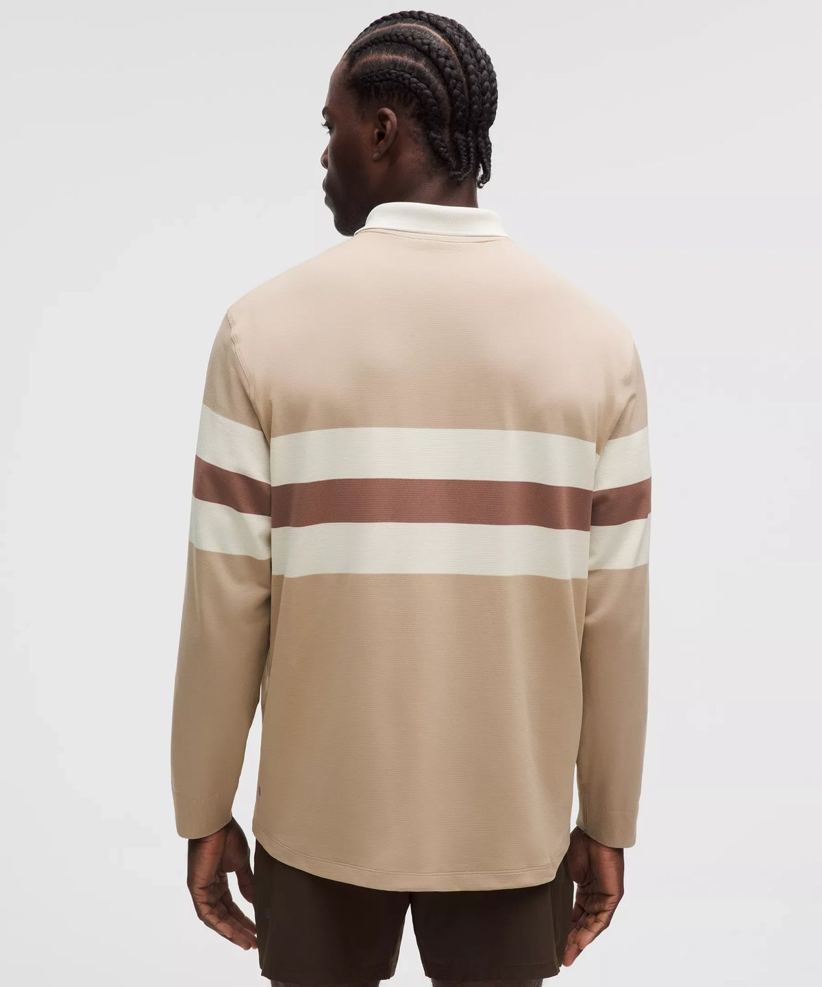 Polo de corte amplio
