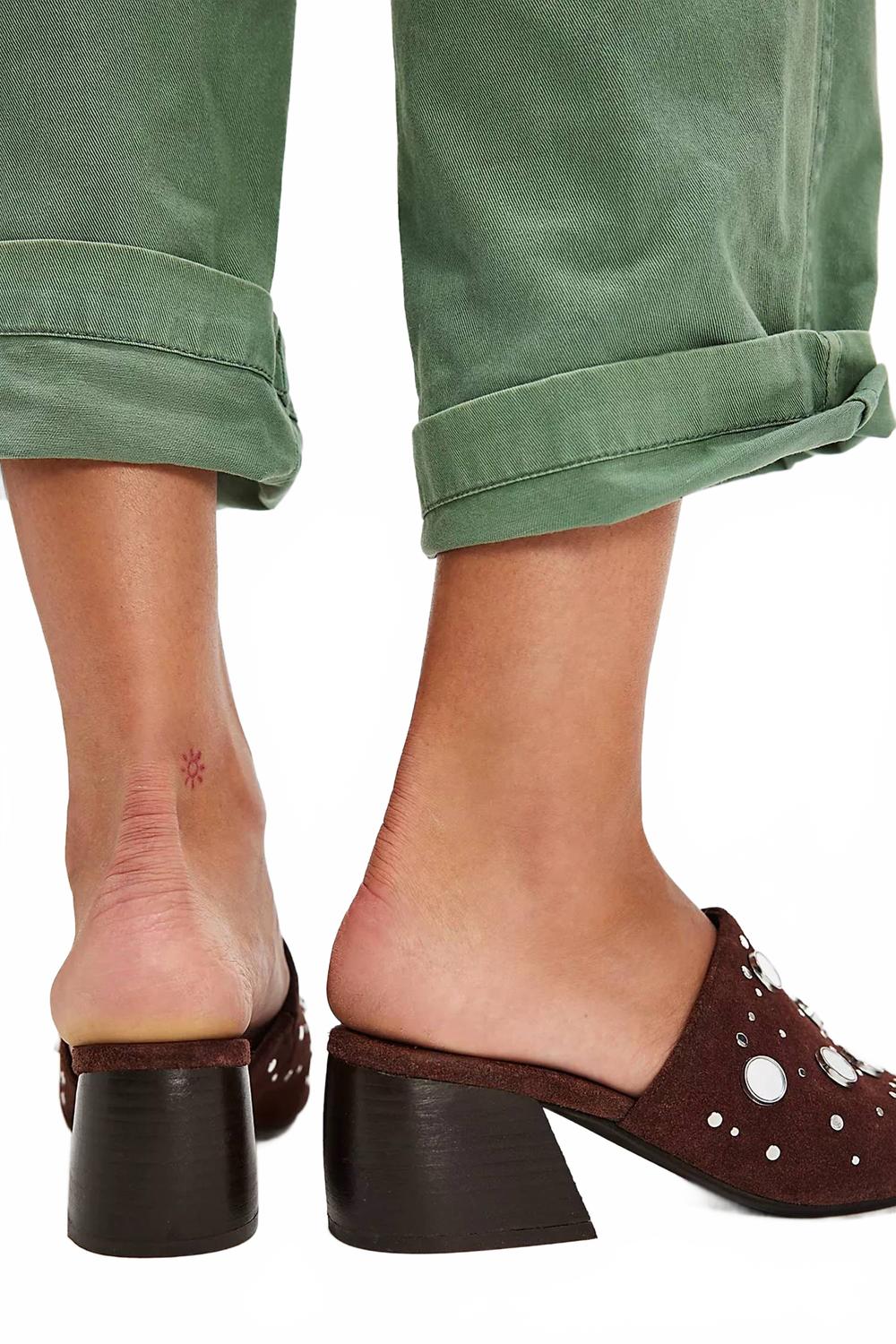 Zapatos destalonados de mujer de gamuza