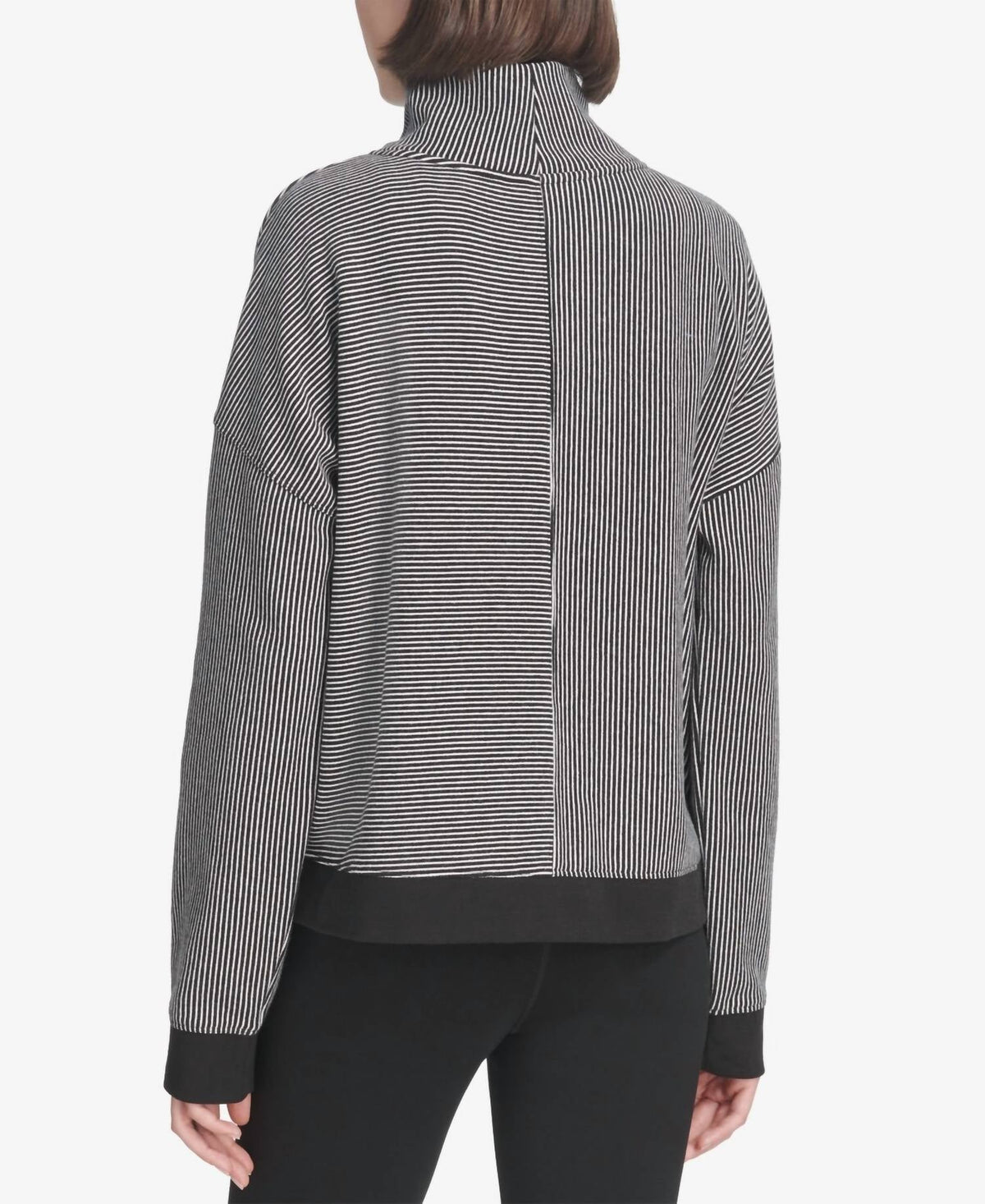 Top con cuello alto a rayas