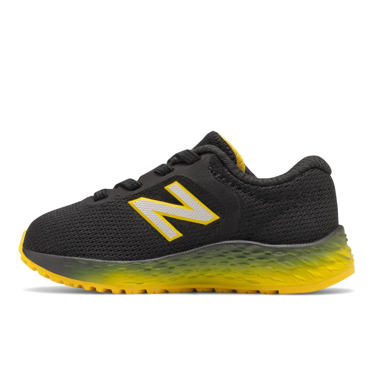 Tenis color negro y amarillo