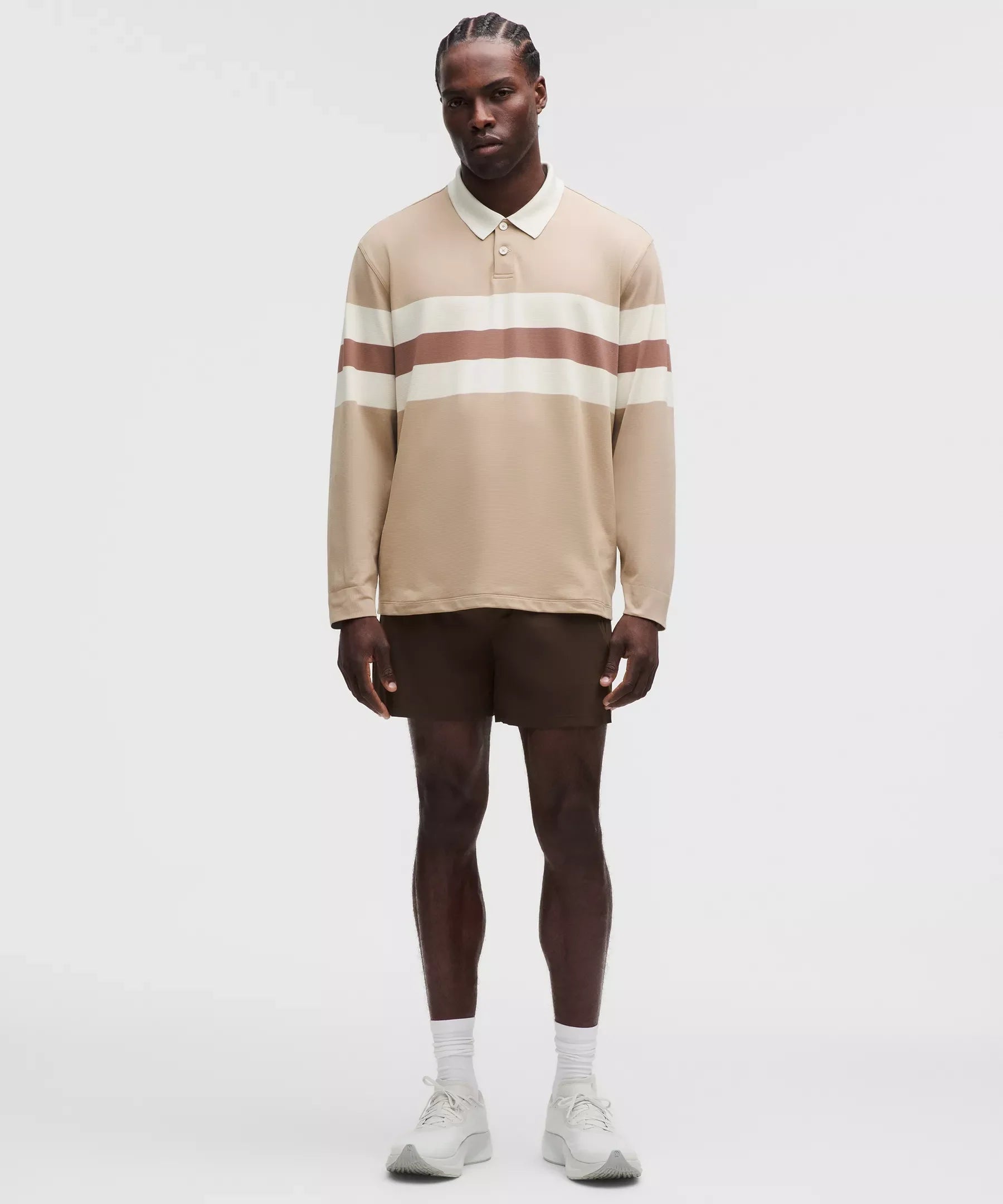 Polo de corte amplio
